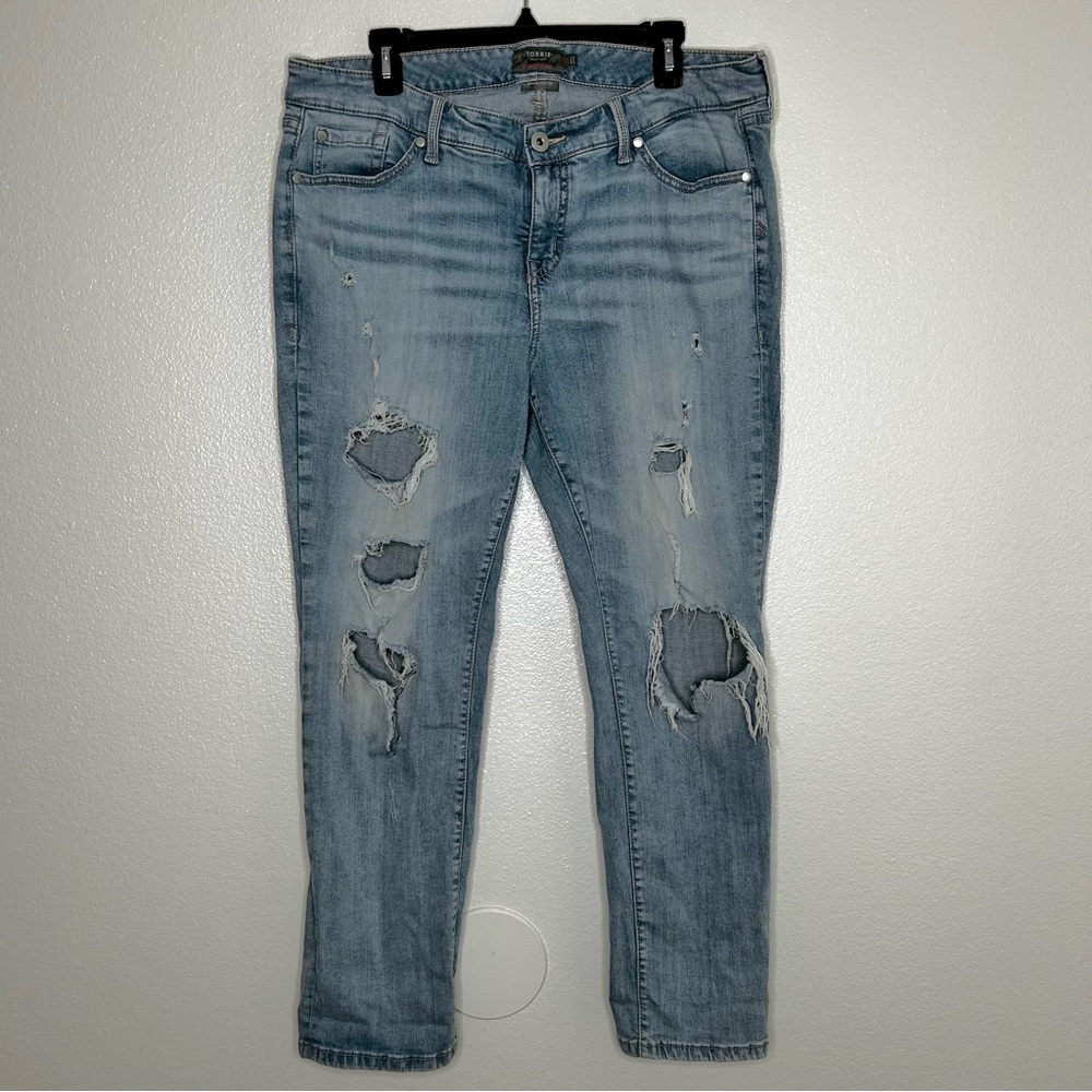 Torrid Womens Boyfriend Straight Ripped Stretch Jeans Medium Wash Size 16